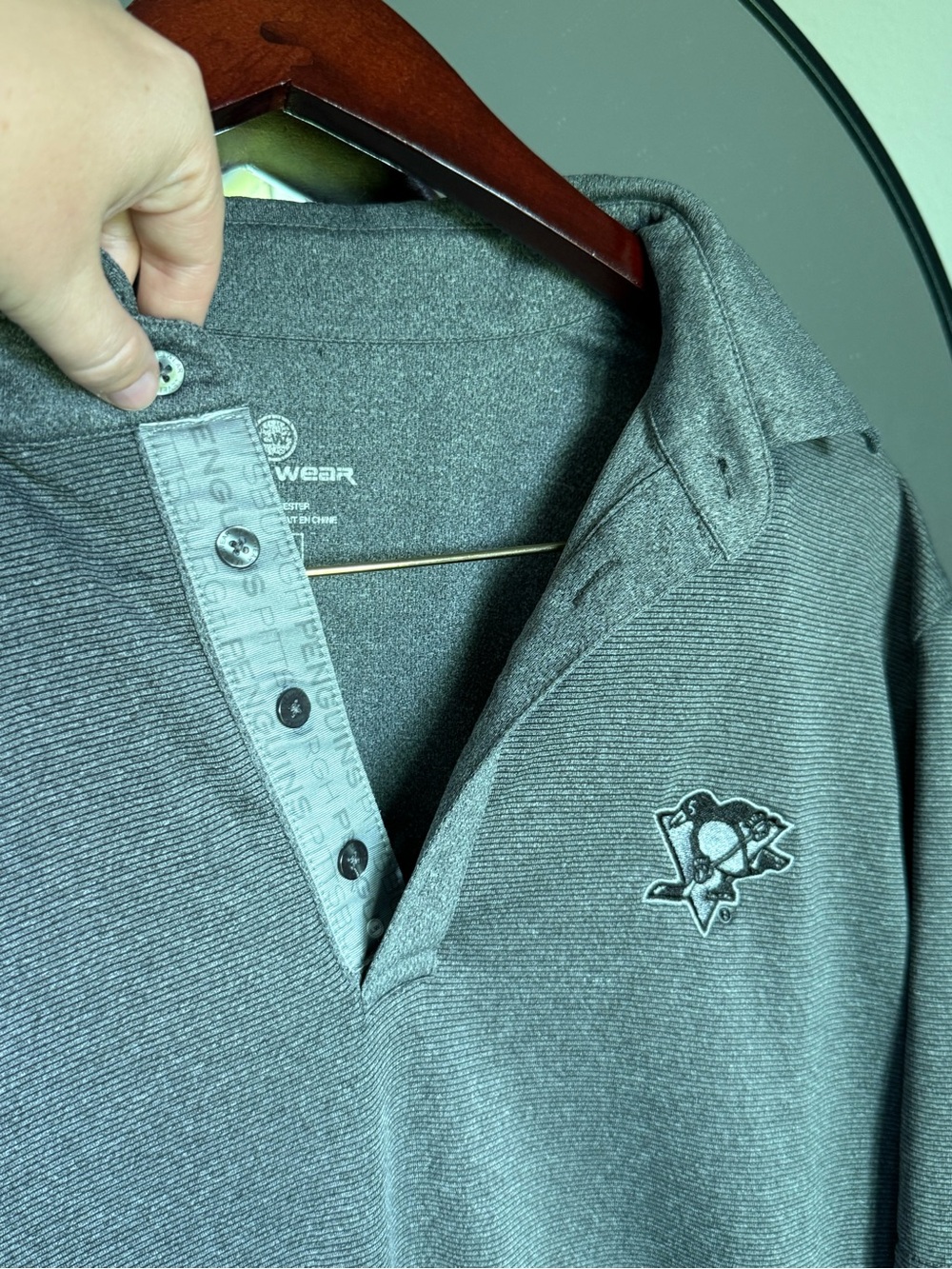 NHL Penguins Levelwear men’s polo
